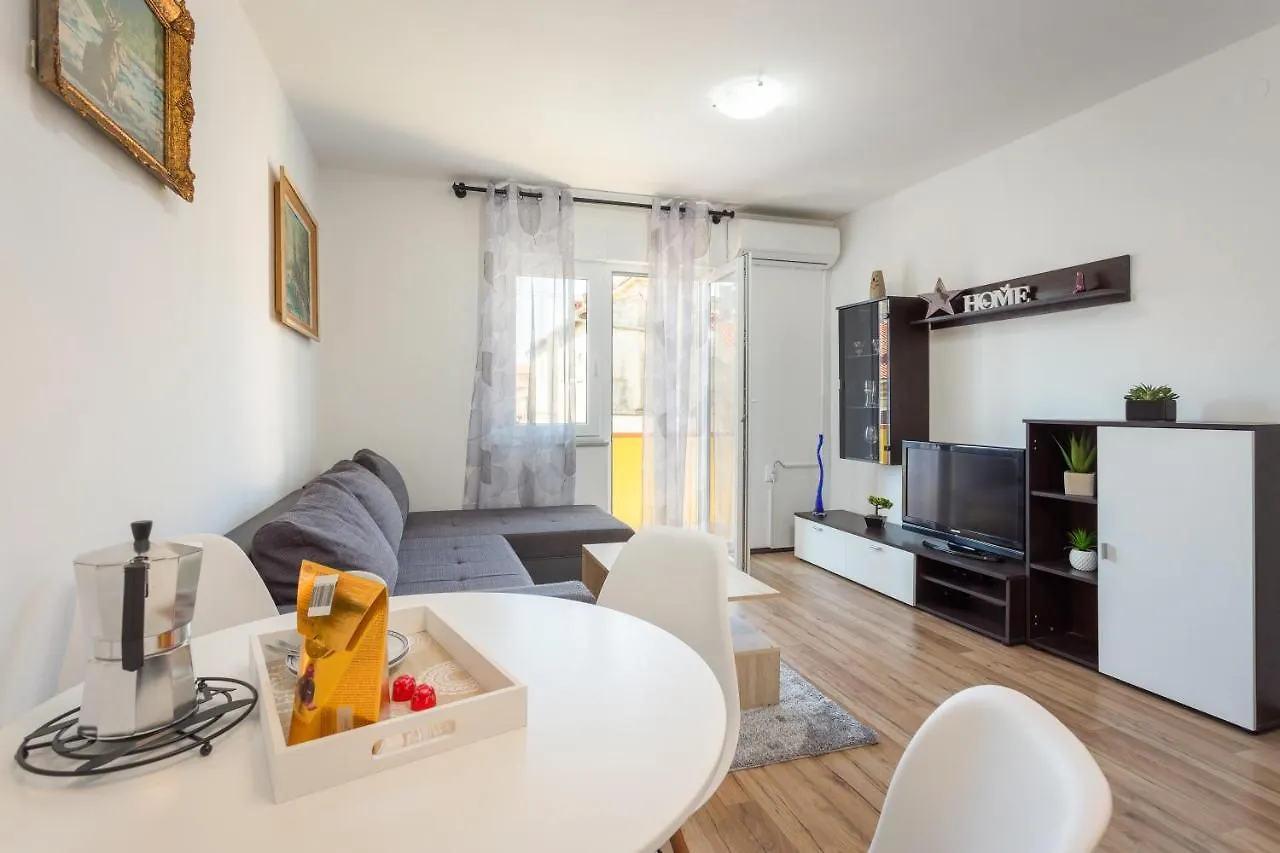 Sunny Apartment Ili Near Amfiteatar Pula