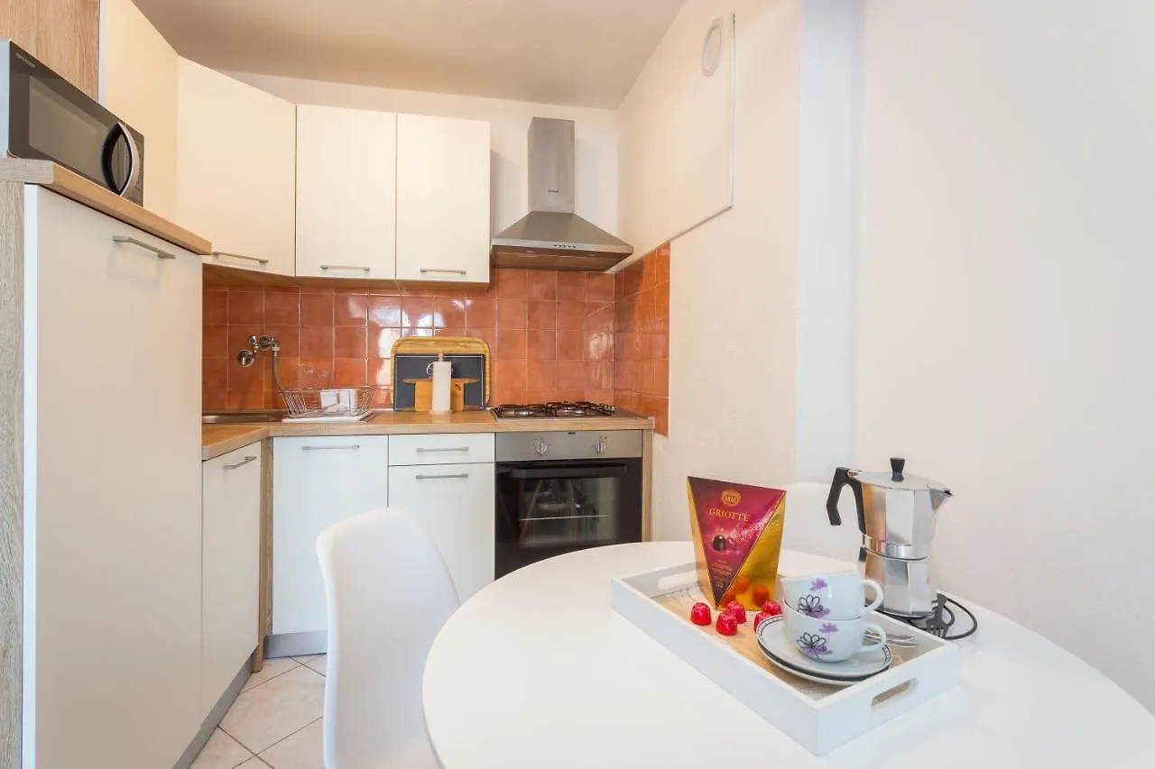 Sunny Apartment Ili Near Amfiteatar Pula 0*,