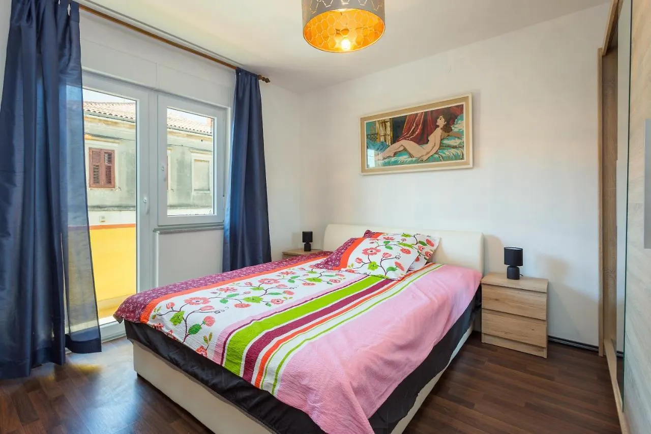 Sunny Apartment Ili Near Amfiteatar Pula 0*,